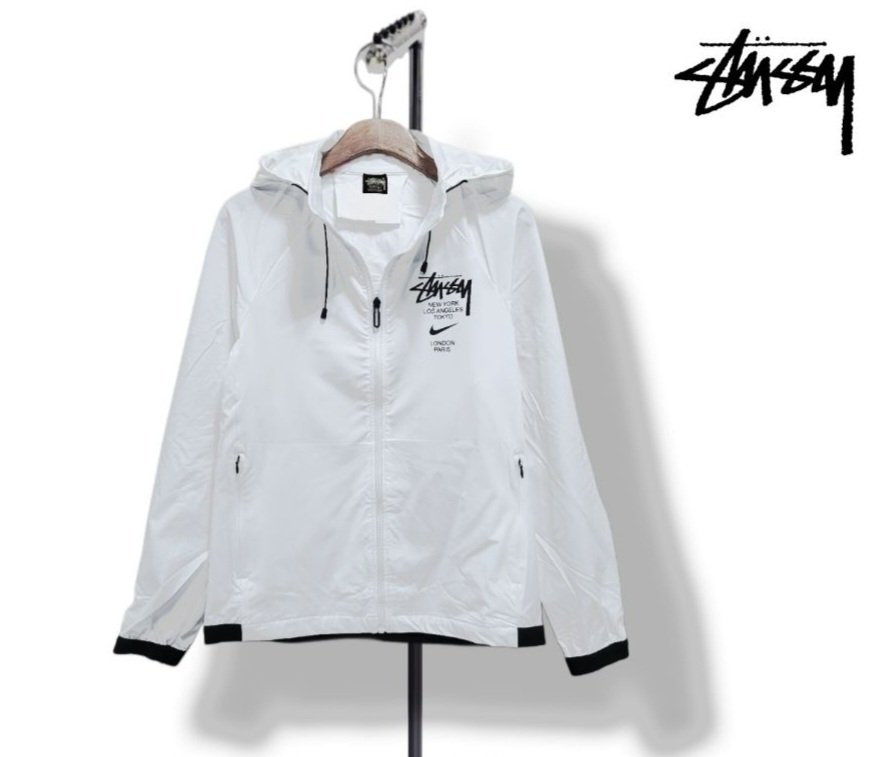 Read more about the article 나이키 X 스투시 콜라보 후드 바람막이