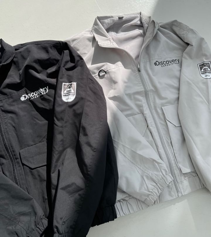 Read more about the article 디스커버리 엑시너스 바람막이