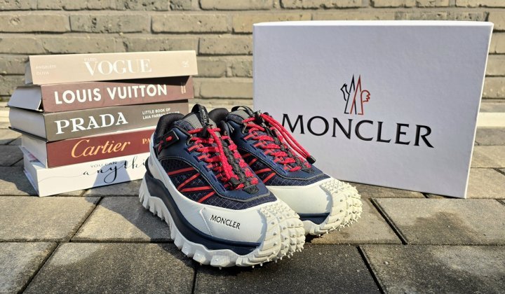 You are currently viewing <몽클레어 트레일그립 블루  25년 신상  Trailgrip GTX 가죽 스니커즈> 해외배송