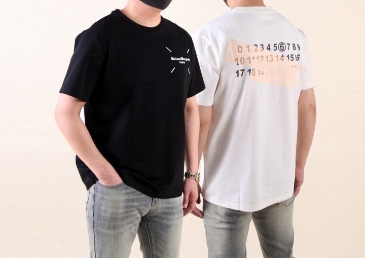 Read more about the article 메종마르지엘라 테이프 프린팅 라운드 반팔티