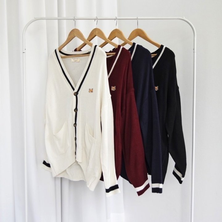 Read more about the article 메종키츠네 칠랙스 폭스 배색 라인 가디건