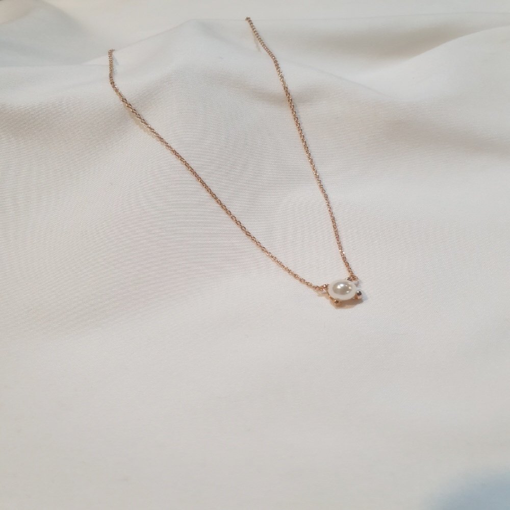 Read more about the article 까르띠에 진주 포인트 목걸이