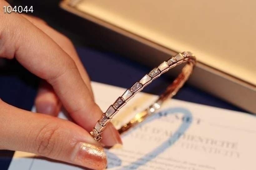 Read more about the article 우 [BVLGAGARI] 세르펜티 바이퍼 브레이슬릿