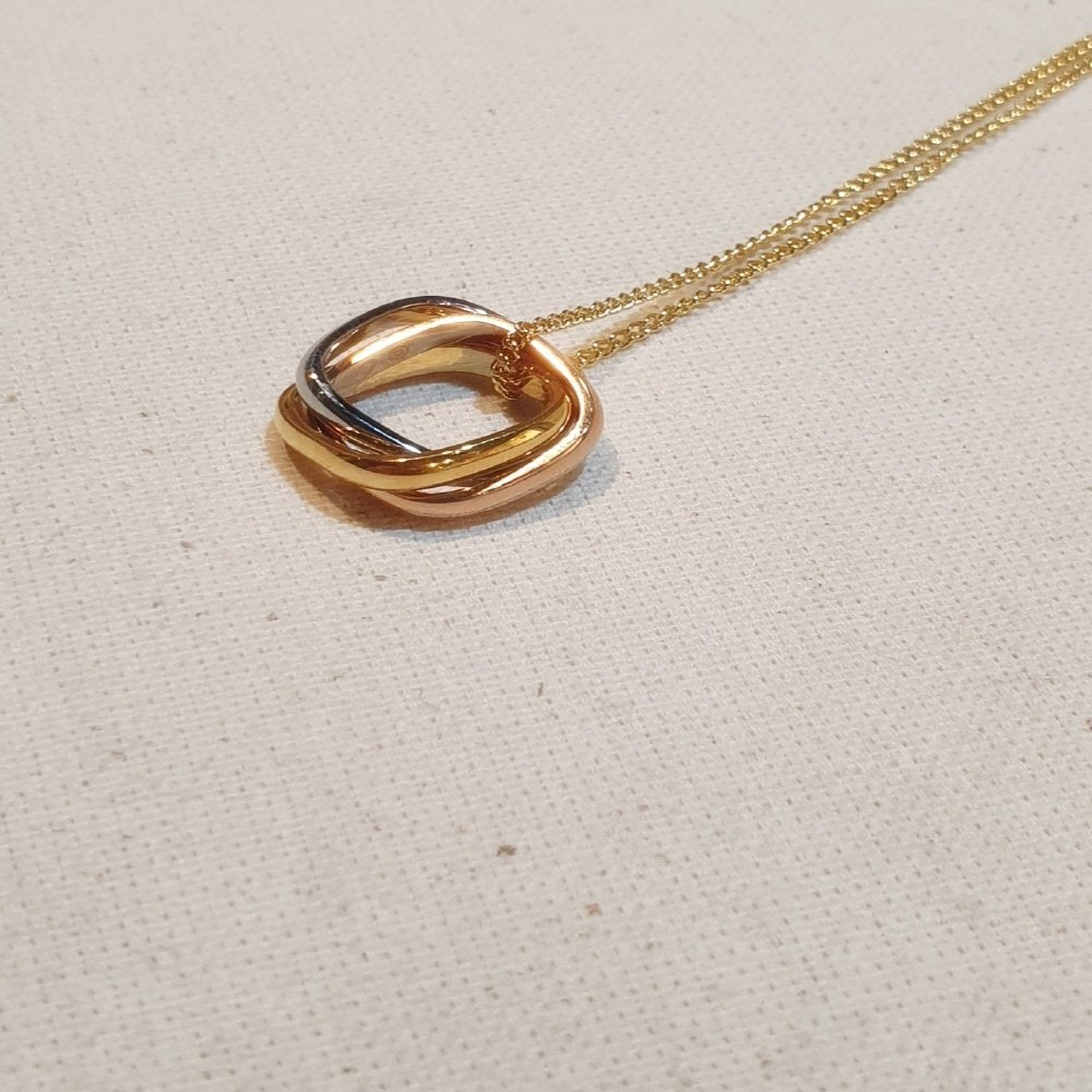 You are currently viewing 까르띠에 뉴 스퀘어 트리니티 목걸이