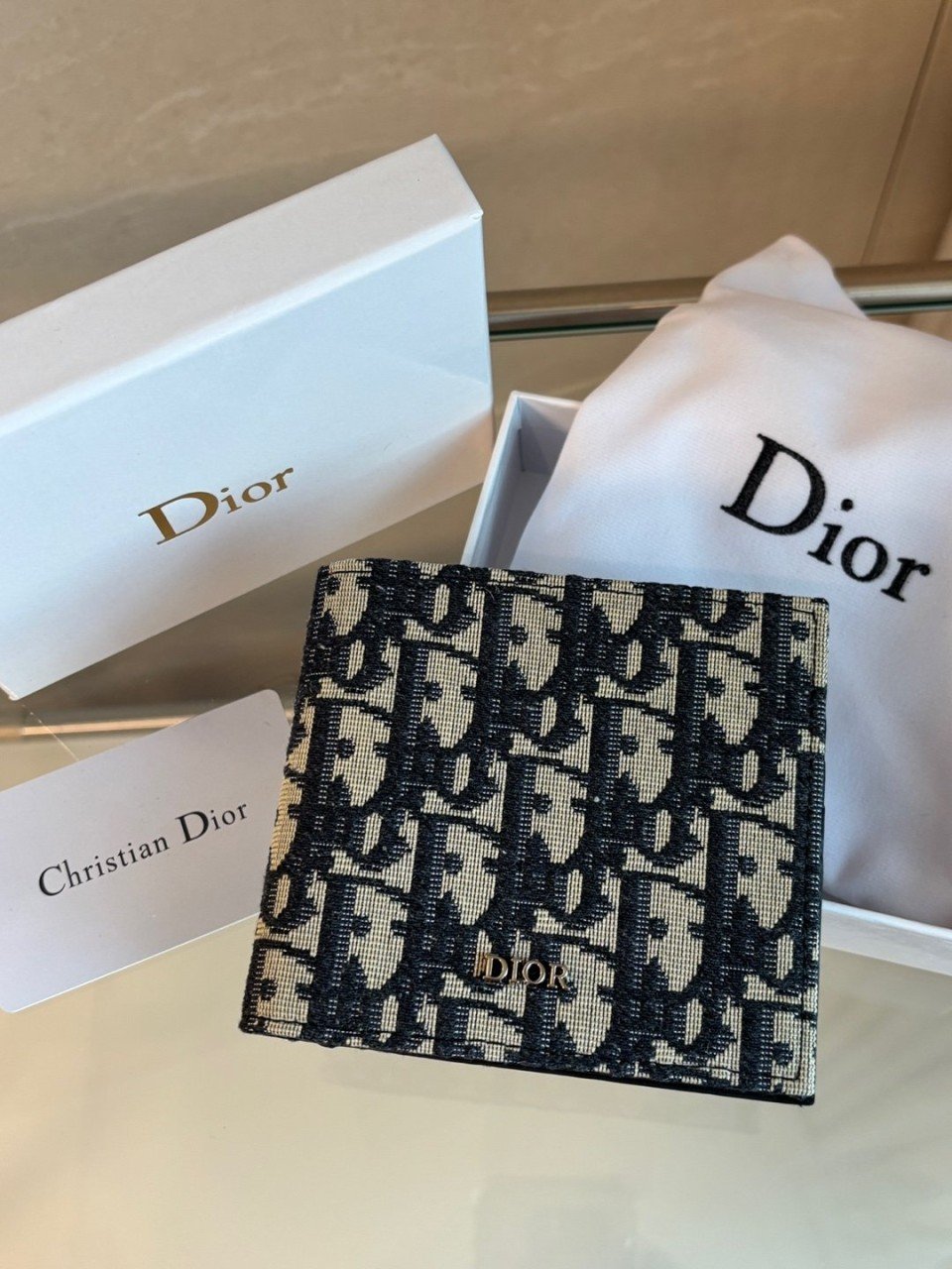 Read more about the article 디올 오블리크 반지갑