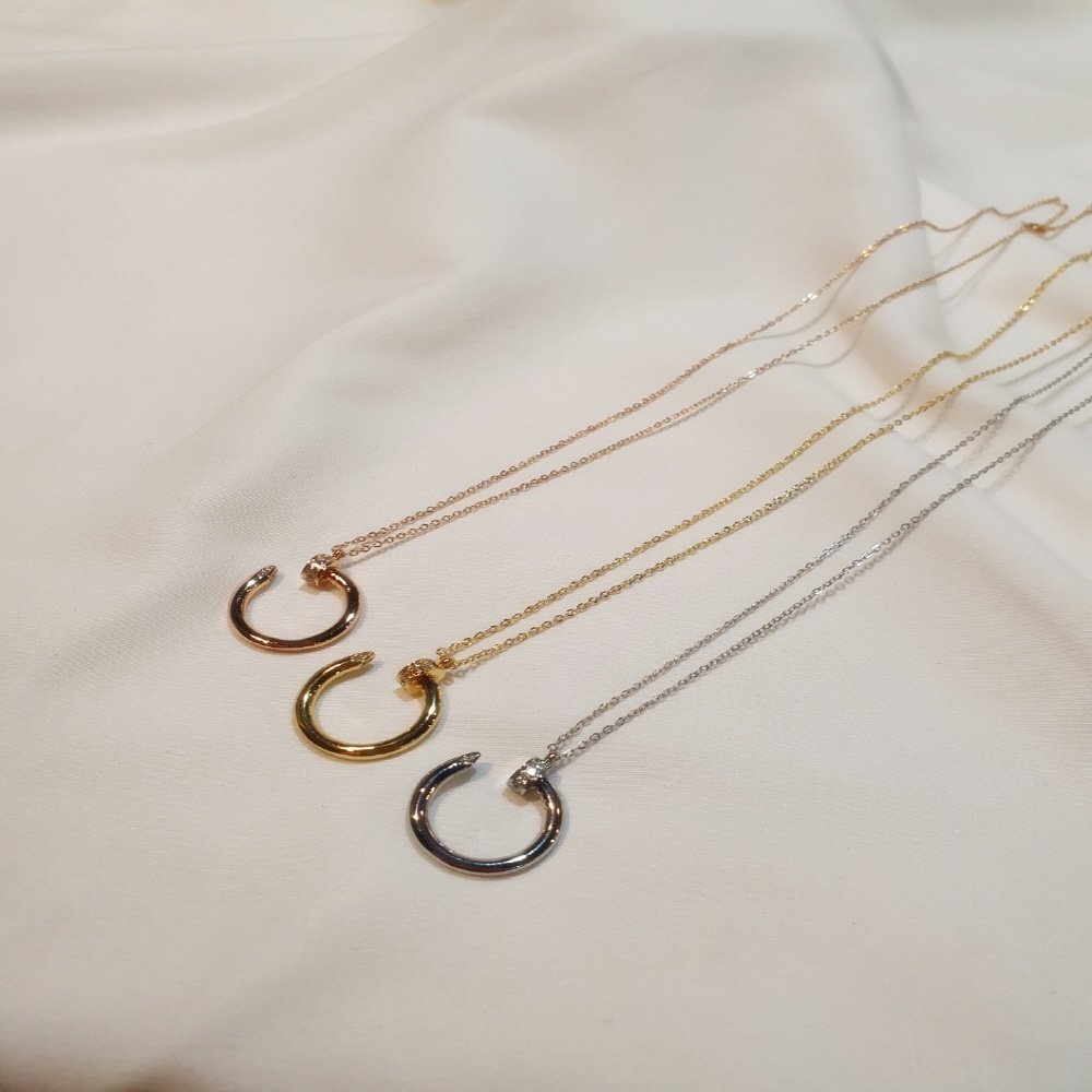 You are currently viewing 까르띠에 큐빅 앵끌루 목걸이