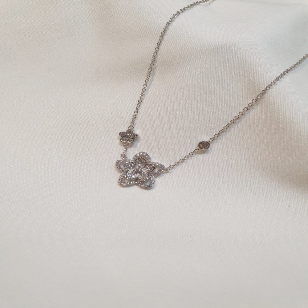 You are currently viewing 그라프 와일드 플라워 더블 다이아 목걸이