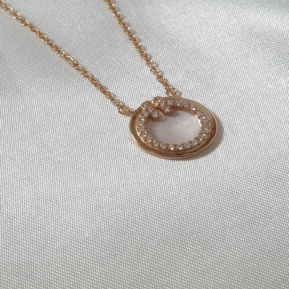 You are currently viewing 티파니 T라운드 자개 목걸이