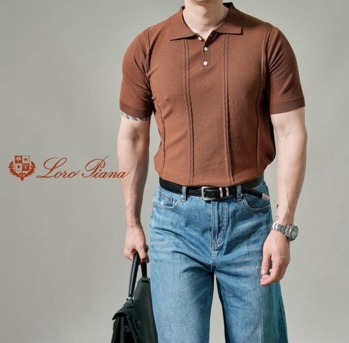 You are currently viewing 로로피아나 린넨 머슬 카라 반팔 니트