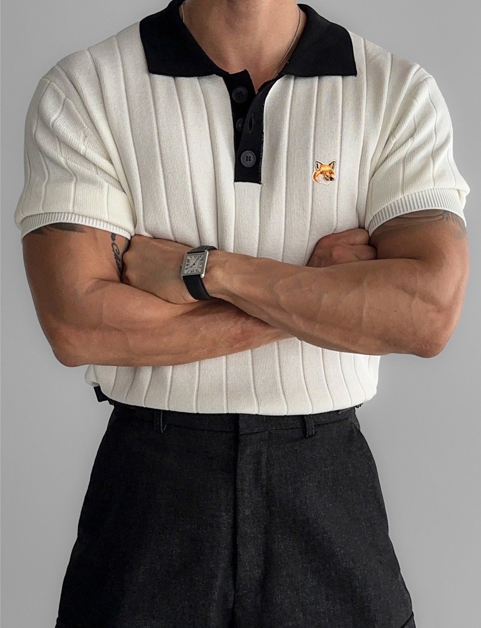 You are currently viewing 메종키츠네 폭스헤드 클레식 오픈 카라 반팔 니트