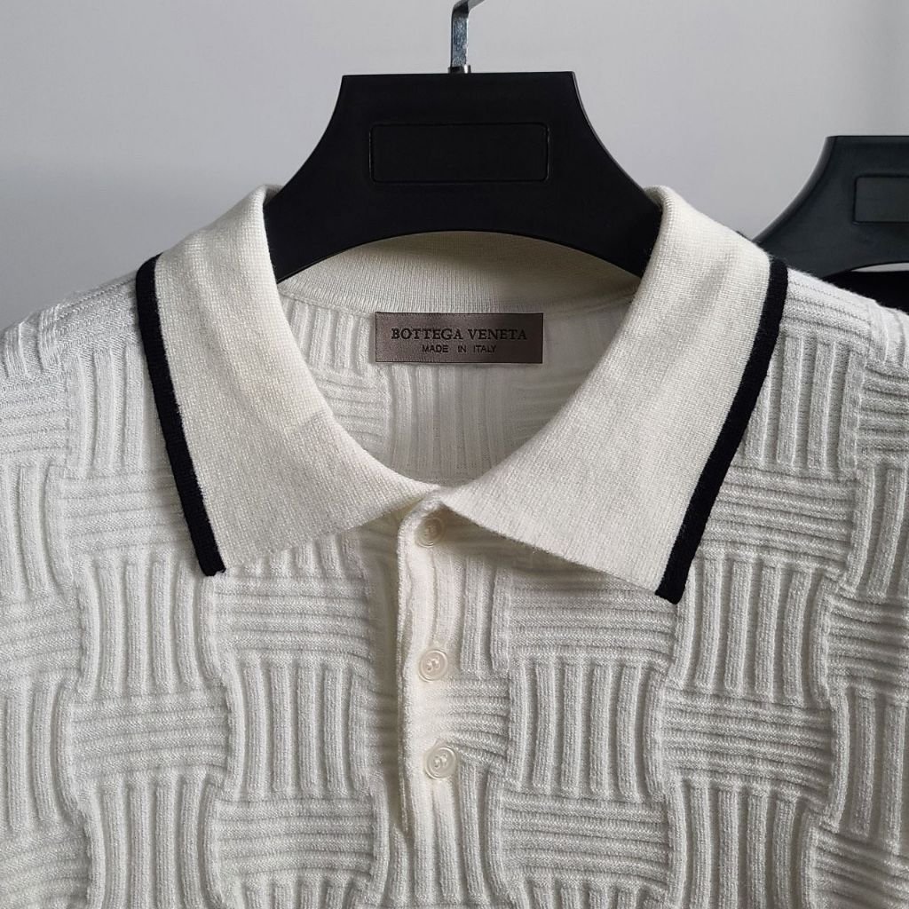 Read more about the article 보테가베네타 카라 라인 반팔 카라 니트