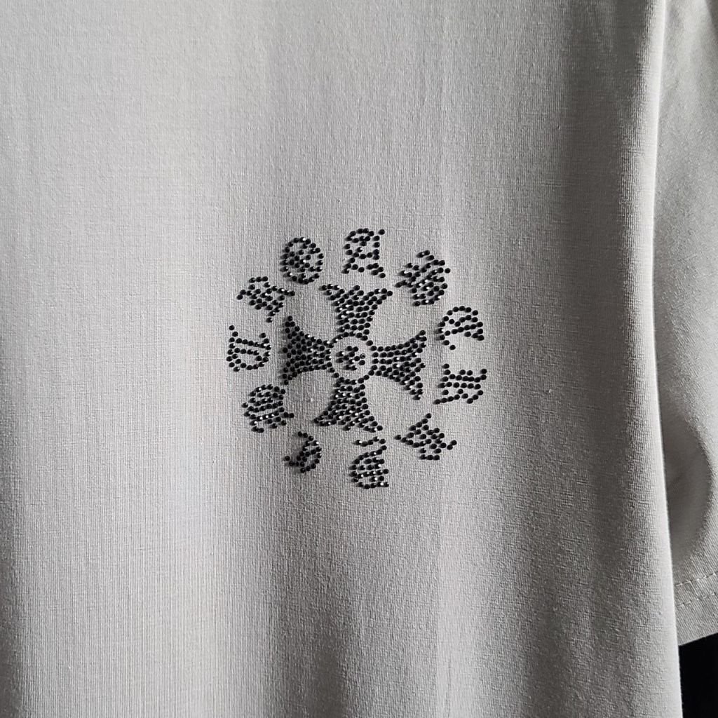 Read more about the article 크롬하츠 비즈 로고 라운드 반팔티