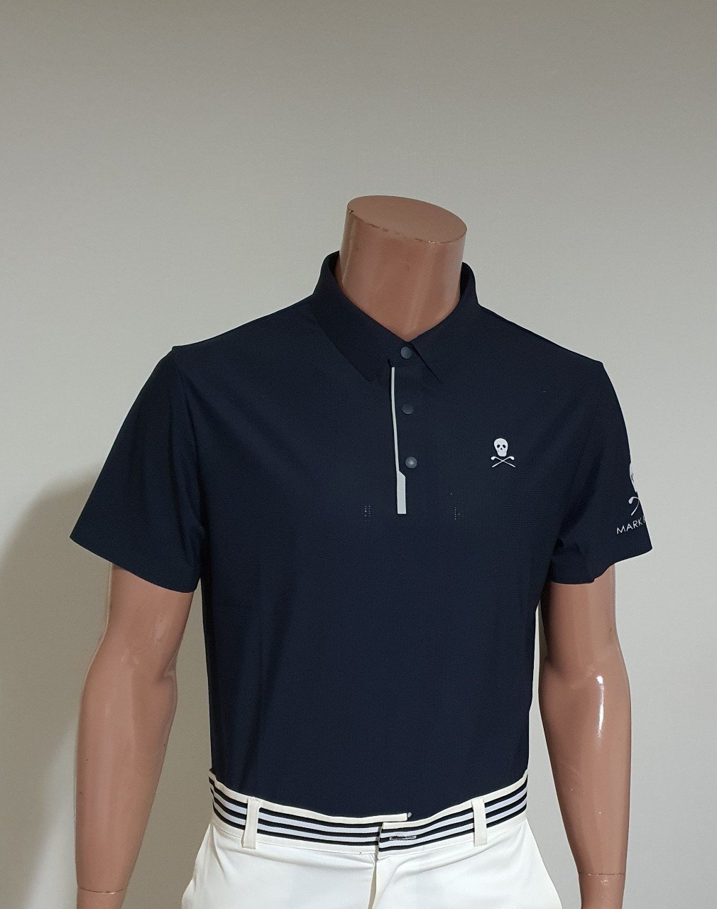 You are currently viewing 마크앤로나 메쉬 냉감 골프 반팔 카라티