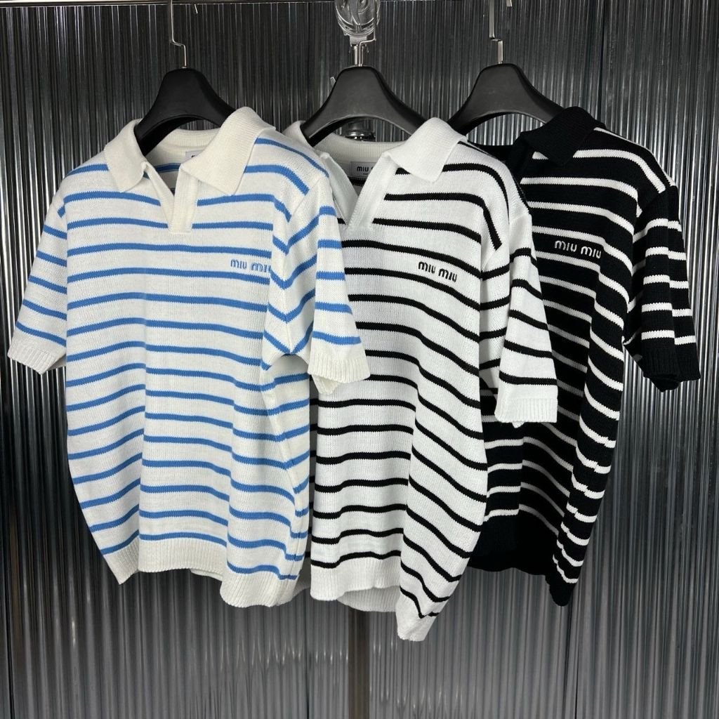 Read more about the article 미우미우 스트라이프 오픈 카라 반팔 니트