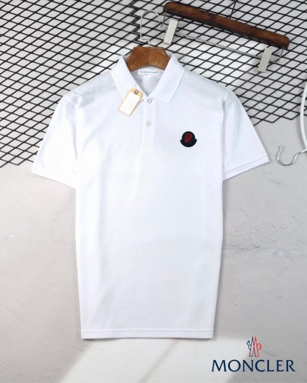 You are currently viewing 몽클레어 롤링스톤 와펜 PK 반팔 카라티