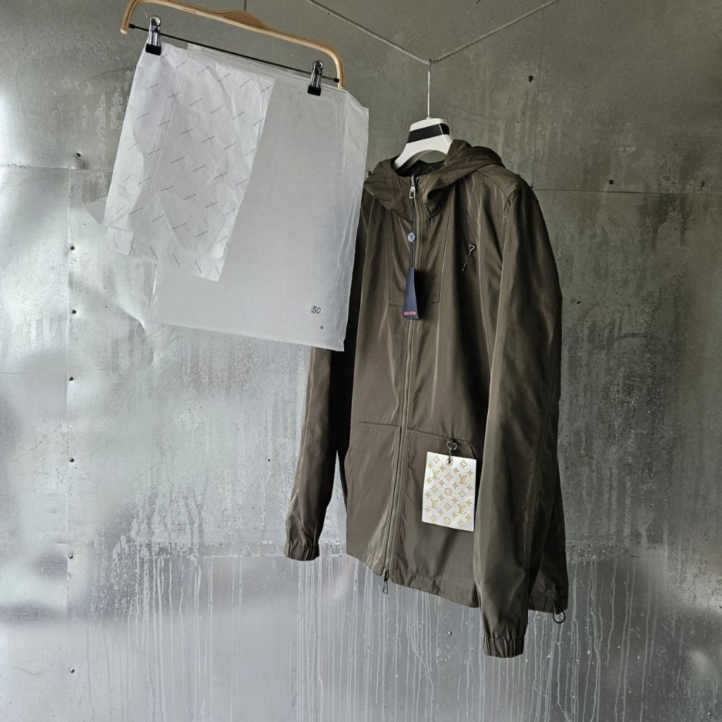 You are currently viewing 루이비통 리버시블 모노그램 바람막이