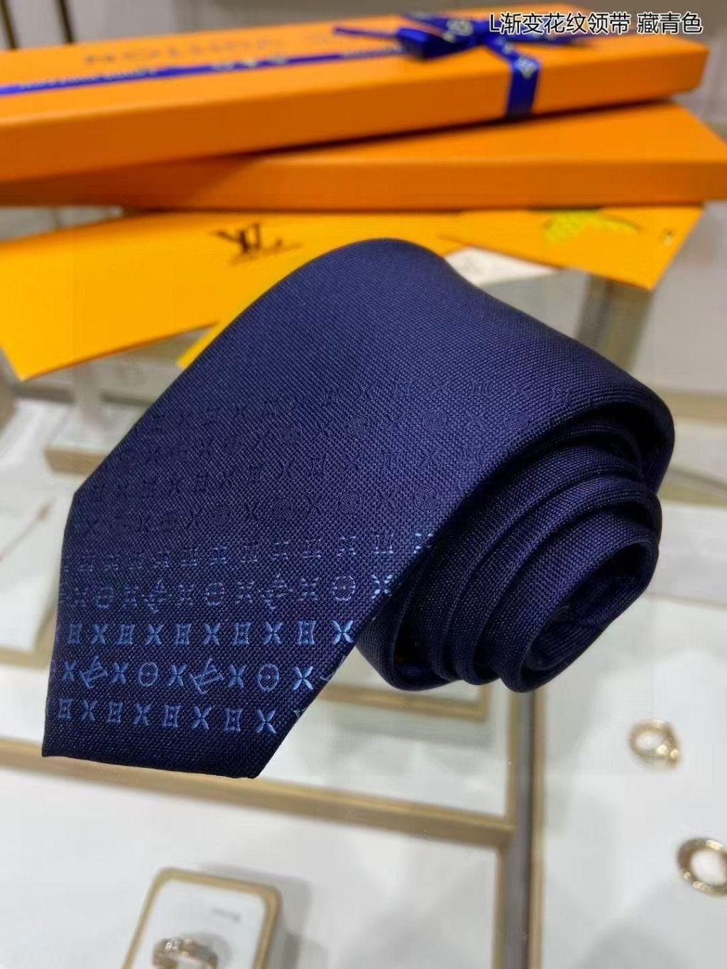 You are currently viewing 루이비통 그라데이션 실크 넥타이