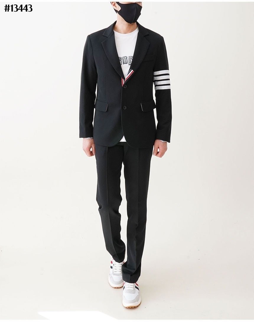 You are currently viewing 톰브라운 사선 플레인 우븐 클래식 수트 정장 세트