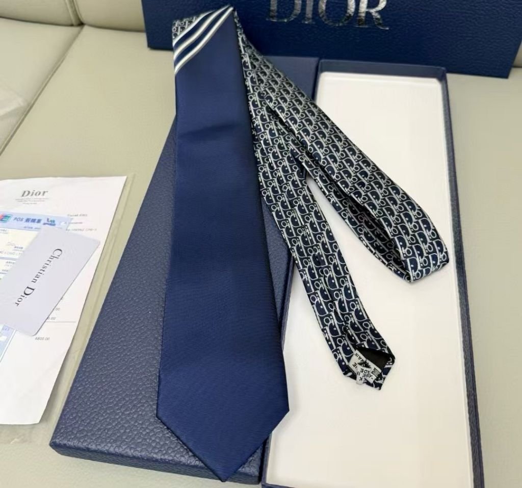 You are currently viewing 디올 오블리크 실크 네이비 넥타이